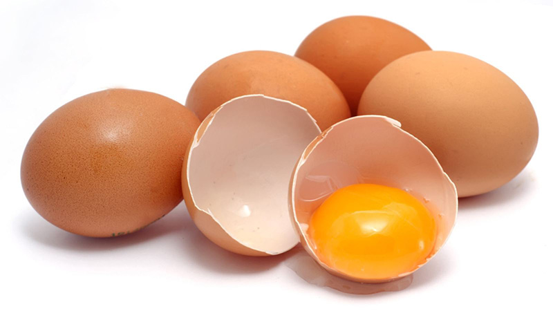 Bạn có thể dùng trứng gà để chữa thâm mụn đơn giản ngay tại nhà