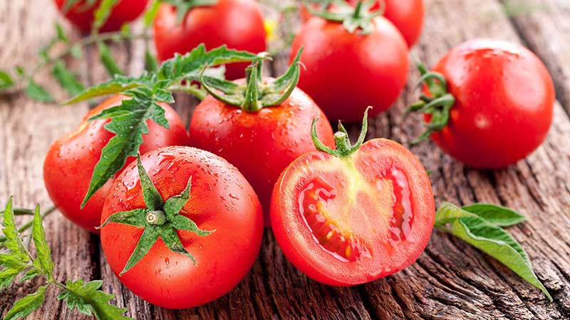 Trong quả cà chua chín có nhiều vitamin, khoáng chất rất tốt cho da