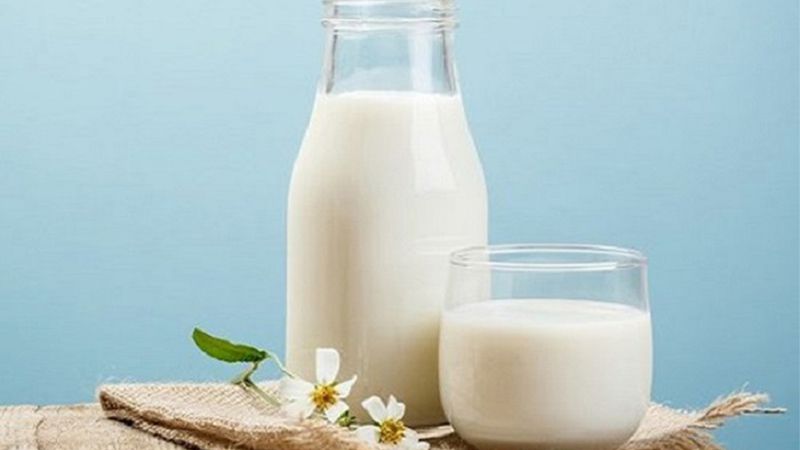 Trong sữa tươi không đường có chứa nhiều dưỡng chất tốt cho làn da