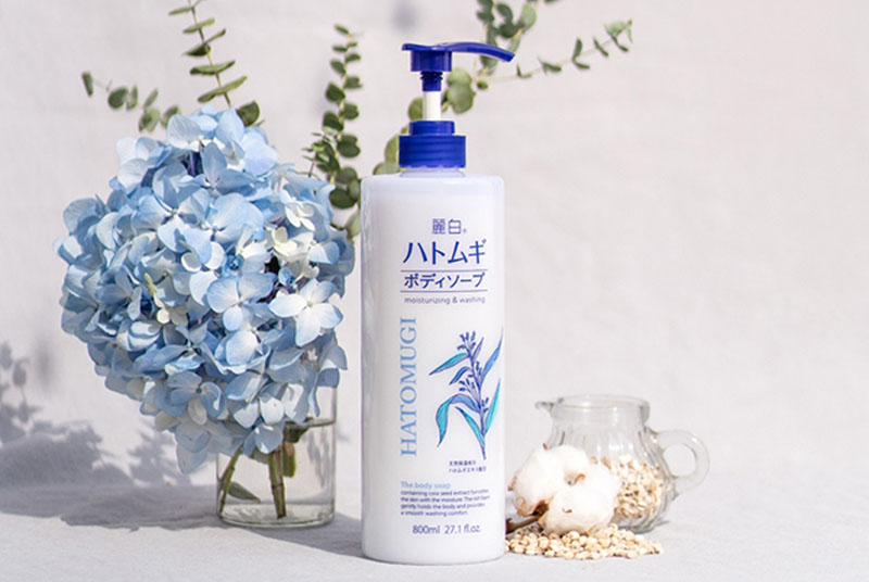 Dùng sữa tắm Hatomugi mỗi ngày để giúp da sáng khỏe