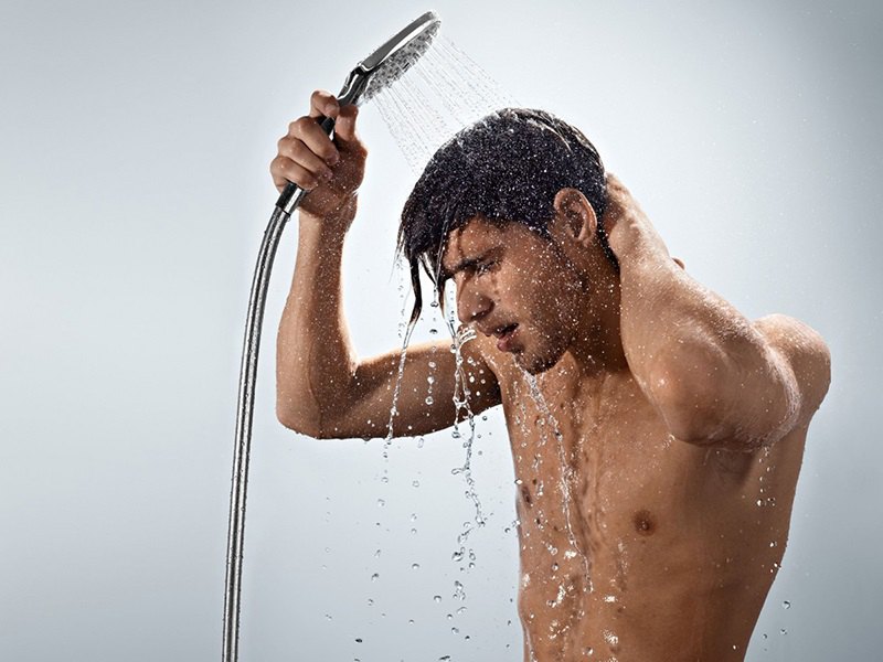 Adidas 3in1 Body Hair Face Shower Gel được sử dụng tương tự như các dòng sản phẩm sữa tắm khác